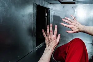 В заточении